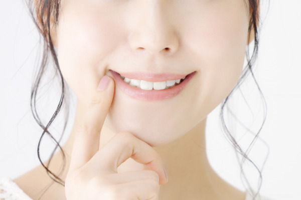 歯の色はお顔の印象を左右します